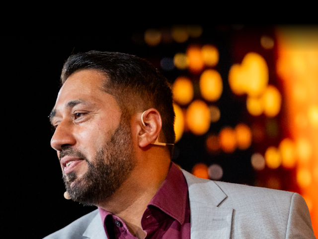 Naveed Ahmad beim Vortrag